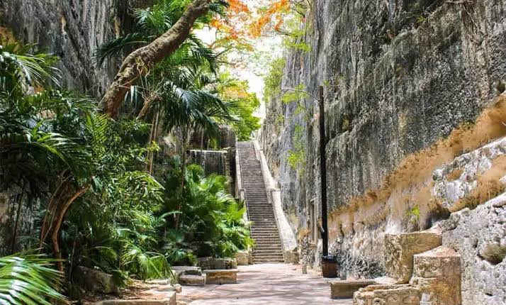 Queen's Staircase